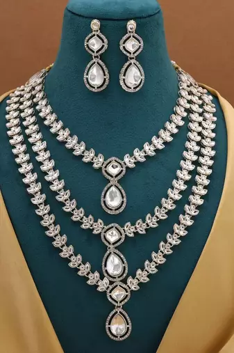 White color kundan necklace set