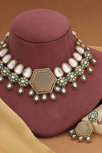 Off white color kundan necklace set