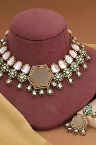 Off white color kundan necklace set