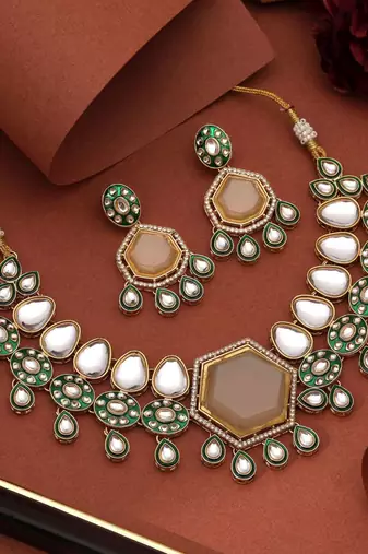 Off white color kundan necklace set