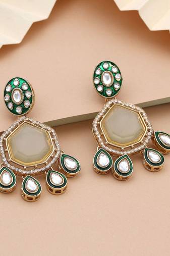 Off white color kundan earrings