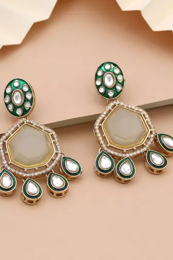Off white color kundan earrings