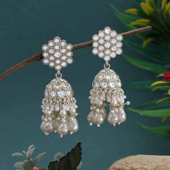 White color kundan earrings 1