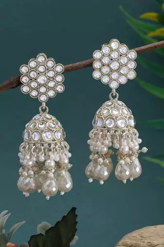 White color kundan earrings
