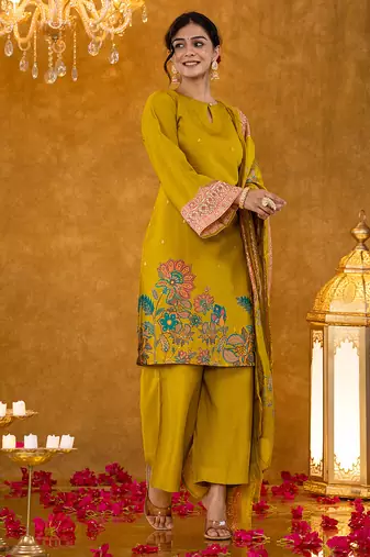 green pakistani style kurta dupatta set