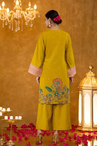green pakistani style kurta dupatta set