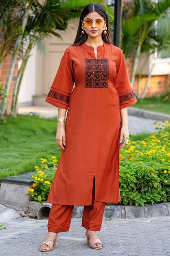 Women Viscos Rayon Kurta With Trouser 
