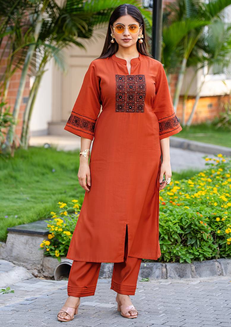 Women Viscos Rayon Kurta With Trouser 