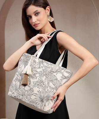 earth edit beige cotton jungle toile shoulder bag 3