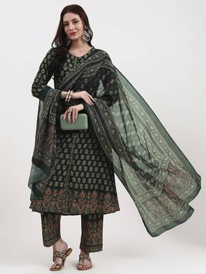green pure cotton a flared kurta set with pant and dupatta 1