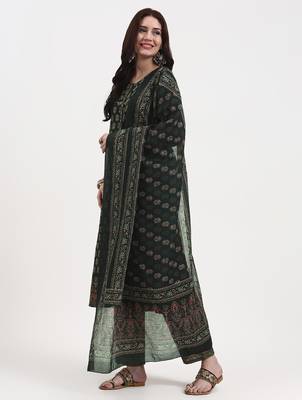 green pure cotton a flared kurta set with pant and dupatta 2