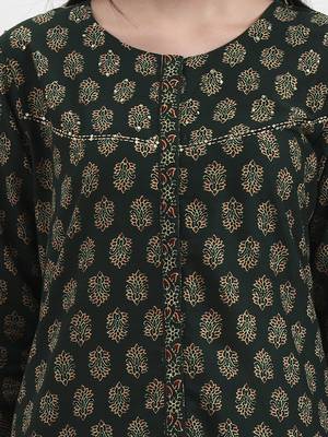 green pure cotton a flared kurta set with pant and dupatta 4