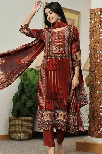 Yufta natural crepe maroon kurta dupatta pant set