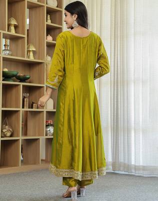 lime green vichitra kalidaar kurta trouser dupatta set 3