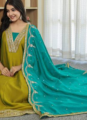 lime green vichitra kalidaar kurta trouser dupatta set 5