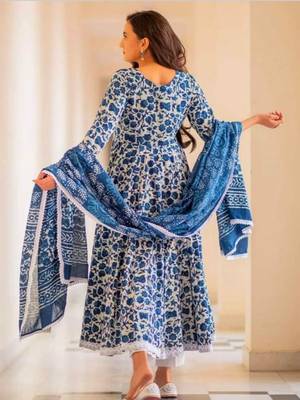 White Blue Floral Printed Anarkali Kurti Pant Dupatta Se 3