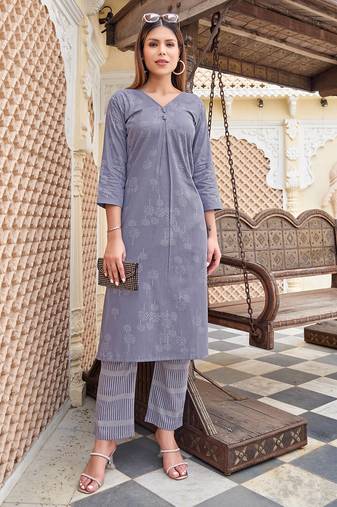 Women Heavy Rayon Kurta With Trouser