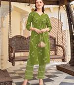 Women Heavy Rayon Kurta With Trouser