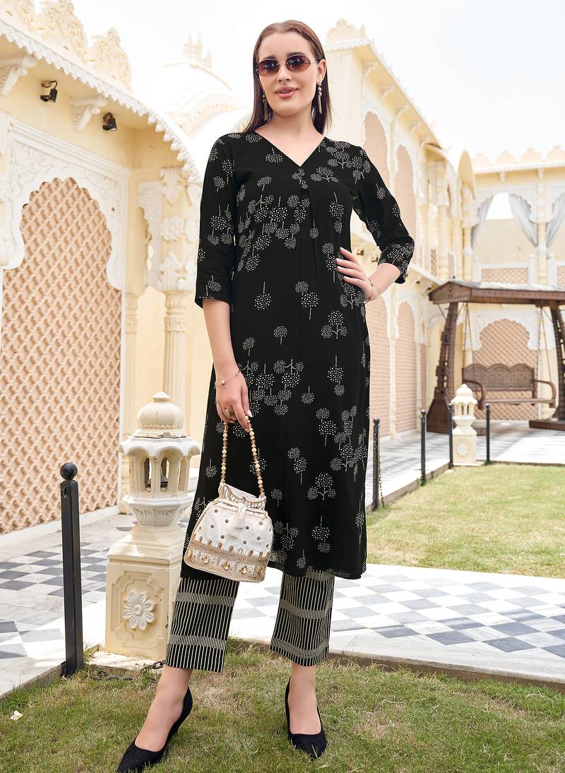 Women Heavy Rayon Kurta With Trouser