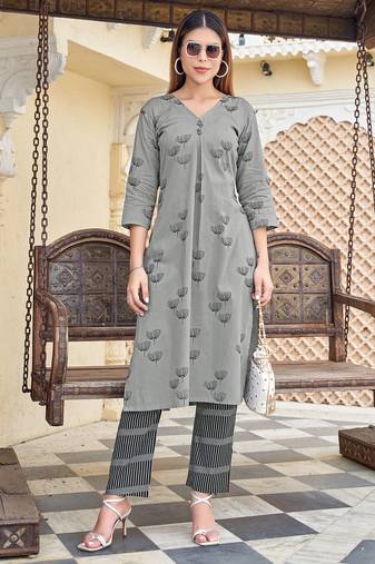 Women Heavy Rayon Kurta With Trouser