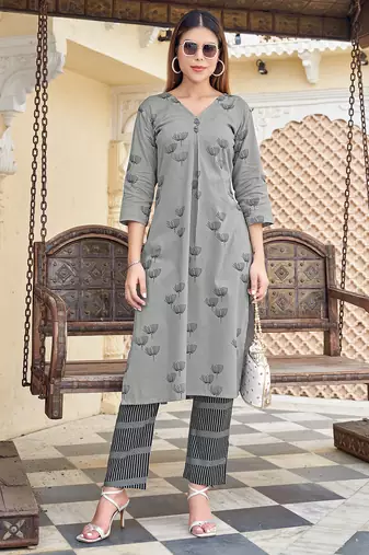 Women Heavy Rayon Kurta With Trouser