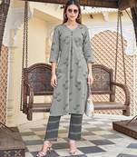 Women Heavy Rayon Kurta With Trouser