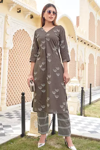Women Heavy Rayon Kurta With Trouser