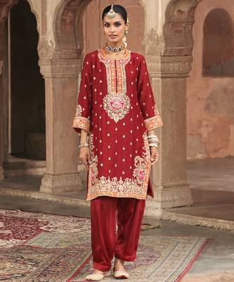 Red embroidered chanderi silk kurta set With Dupatta 2