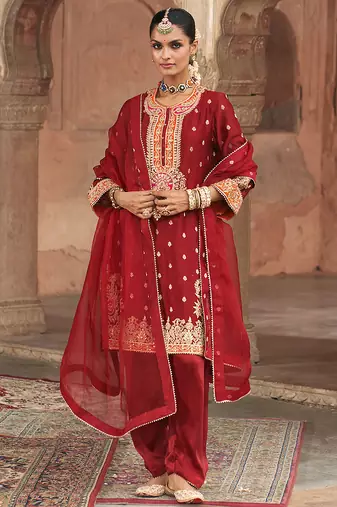 Red embroidered chanderi silk kurta set With Dupatta