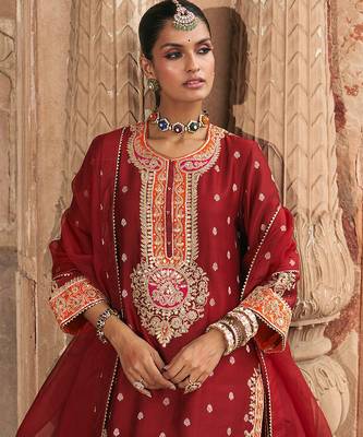 Red embroidered chanderi silk kurta set With Dupatta 4