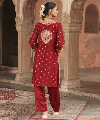 Red embroidered chanderi silk kurta set With Dupatta 5