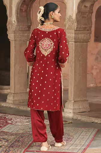 Red embroidered chanderi silk kurta set With Dupatta