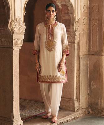 Ivory embroidered chanderi silk kurta set 1