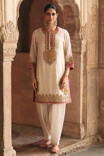 Ivory embroidered chanderi silk kurta set