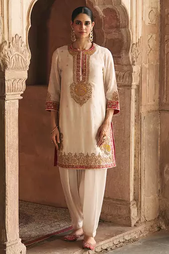 Ivory embroidered chanderi silk kurta set