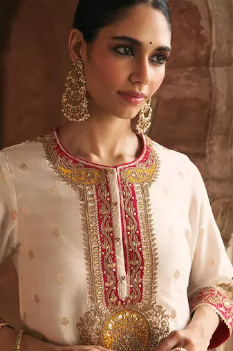 Ivory embroidered chanderi silk kurta set With Dupatta