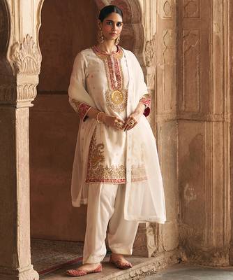 Ivory embroidered chanderi silk kurta set With Dupatta 1