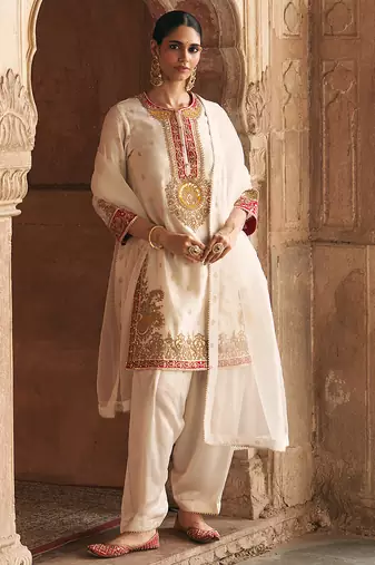 Ivory embroidered chanderi silk kurta set With Dupatta