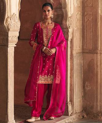 Hot pink embroidered chanderi silk kurta set With Dupatta 1