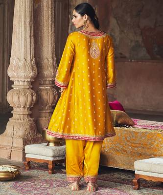 Mustard embroidered chanderi silk kurta set With Dupatta 2