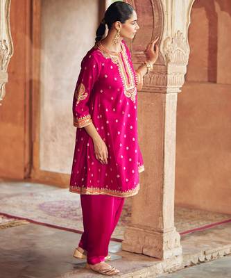Pink embroidered chanderi silk kurta set 2