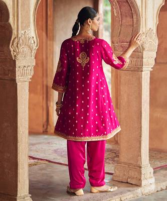 Pink embroidered chanderi silk kurta set 3