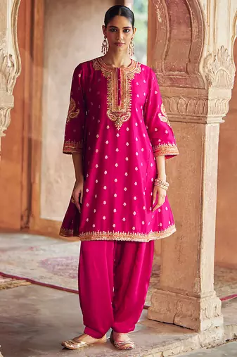 Pink  embroidered chanderi silk kurta set With Dupatta