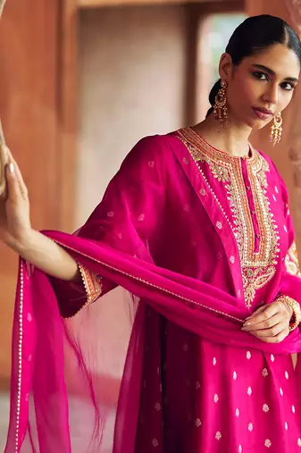 Pink  embroidered chanderi silk kurta set With Dupatta