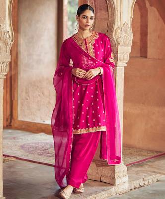 Pink  embroidered chanderi silk kurta set With Dupatta 1