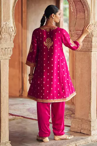 Pink  embroidered chanderi silk kurta set With Dupatta