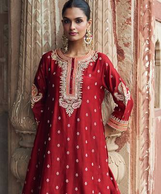 Red embroidered chanderi silk kurta set 2