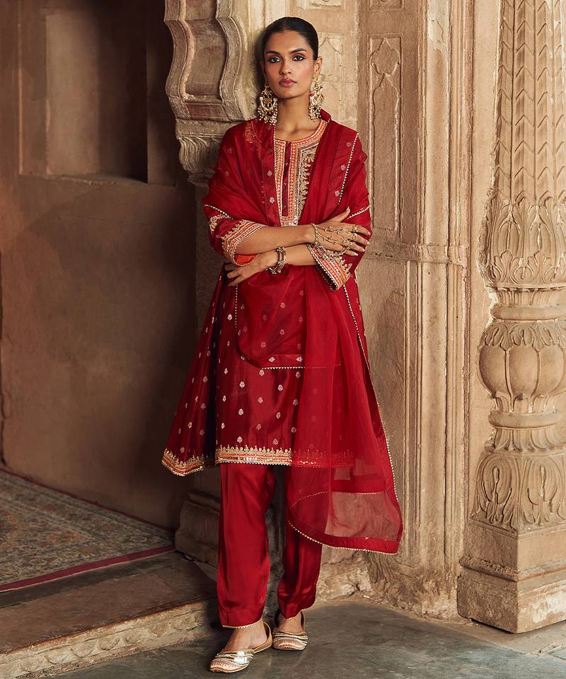 Red embroidered chanderi silk kurta set With Dupatta