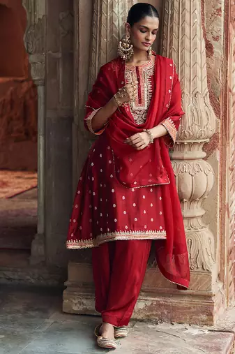 Red embroidered chanderi silk kurta set With Dupatta