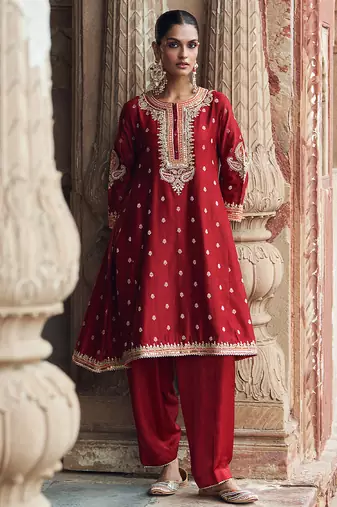 Red embroidered chanderi silk kurta set With Dupatta
